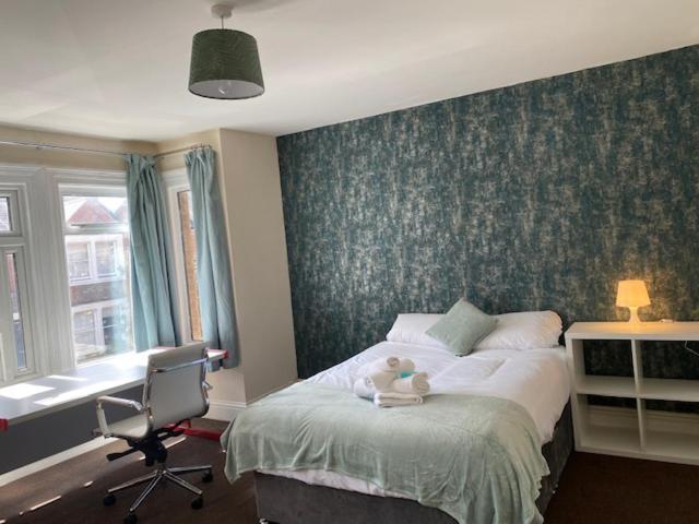 Earley Berks Luxury Serviced Apartments,5 Bedrooms, 5 Double Beds, 2 Bathrooms, Free Super Fast Wifi & Parking المظهر الخارجي الصورة